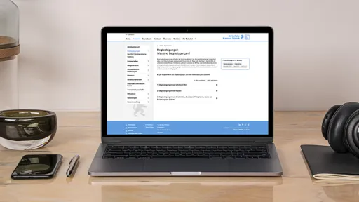 Laptop auf Bürotisch mit Website Notariate Zürich