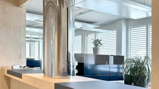 Verwaltungssekretärin und Verwaltungsangestellter